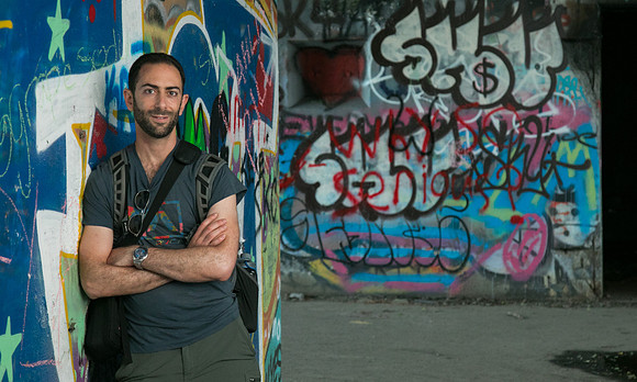 049